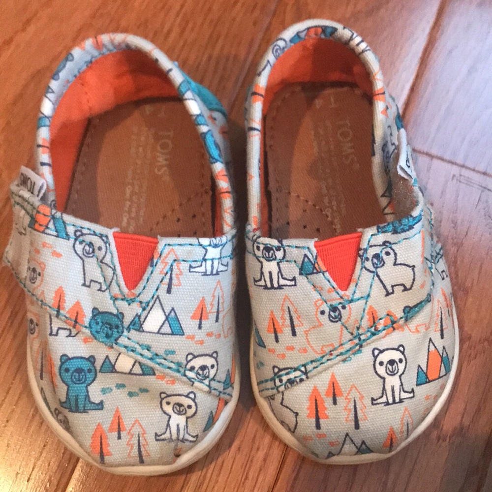 Little boys TOMS